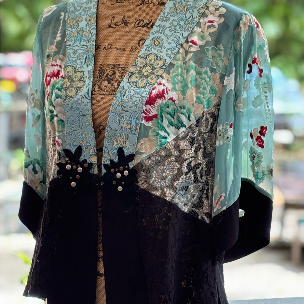 Chic Floral Embroidered Blouse